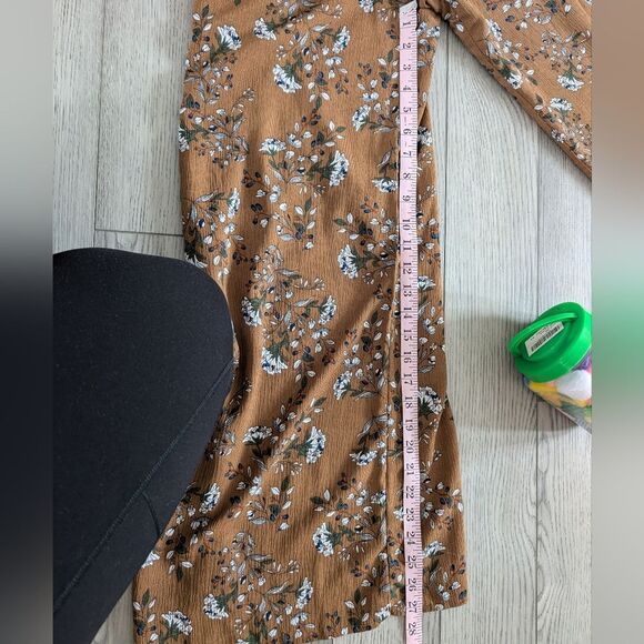 Elliatt Anthropologie Tan Prairie Floral Print Wide Leg Crepe Jumpsuit Size L - Picture 3 of 11